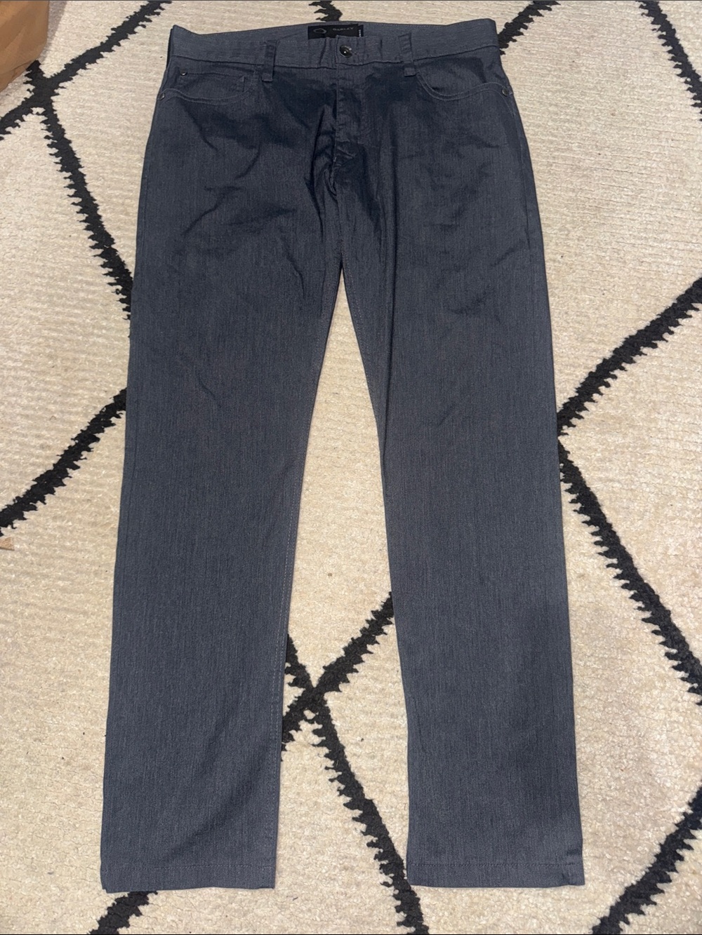 Oakley Men’s Straight-Leg slim fit chino Jeans in Dark Gray 34W X 32L